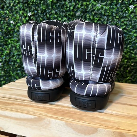 UGG Puffy Short Booties - Picture 5 of 6